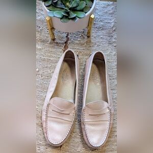 Tod’s • Rose Pearl Gommini Driving Loafers Shoes